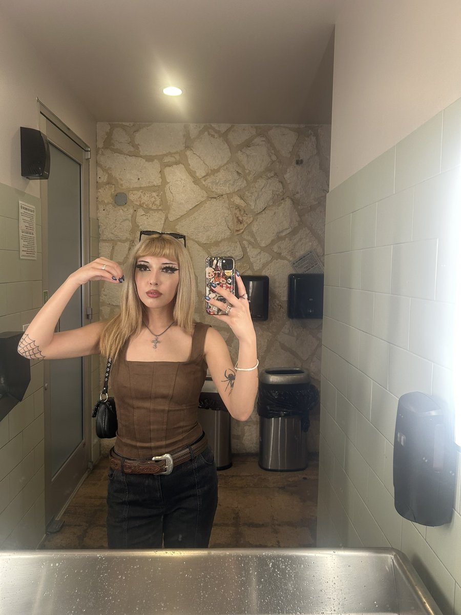 :3