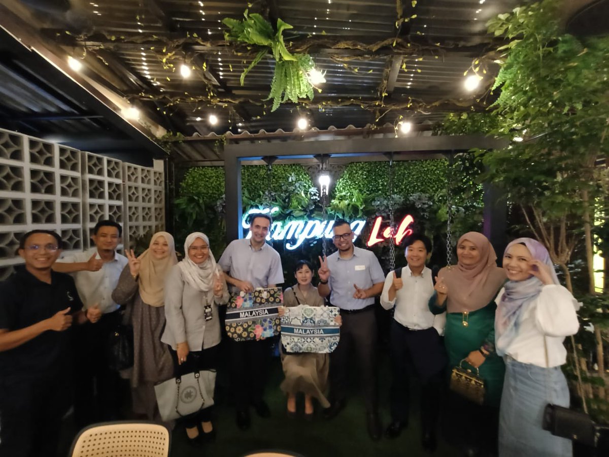 GRIPS_English's tweet image. Our alumni hail from over 120 countries and regions worldwide, with associations established in many nations, forming an extensive global network. 

In July, alumni gatherings for the Young Leaders Program (YLP) were held in Manila and Kuala Lumpur, joined by faculty members.…