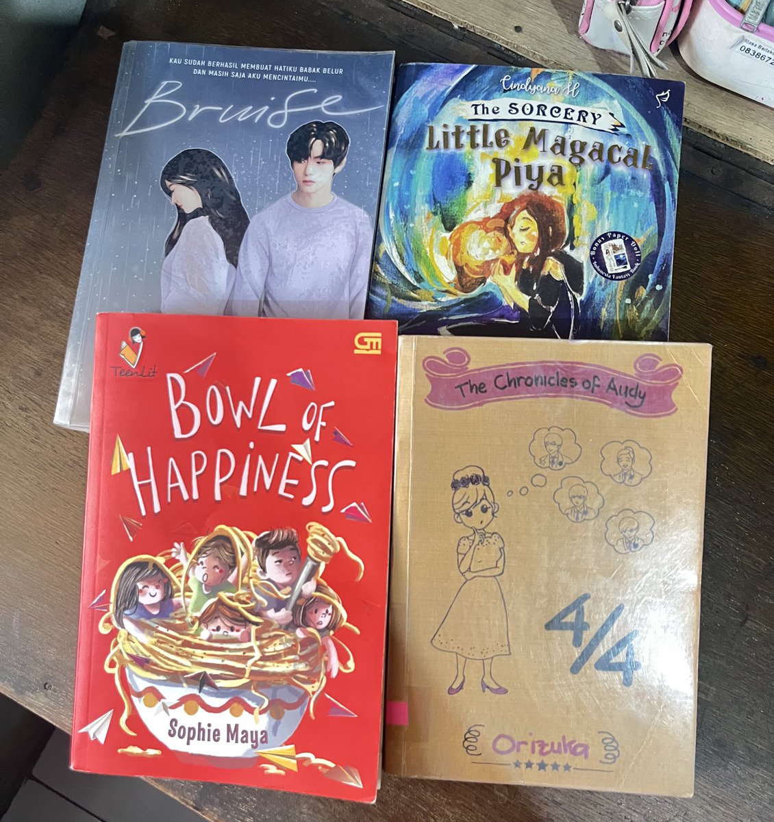 gingerrabel's tweet image. #wts / #wtb novel preloved 

- bowl of happiness
- bruise
- the chronicles of audy 
- ⁠little magical piya

good condi no minus. isi lengkap. tanpa coretan. sudah packing. take all 110k. masih bisa nego. cek condi DM.