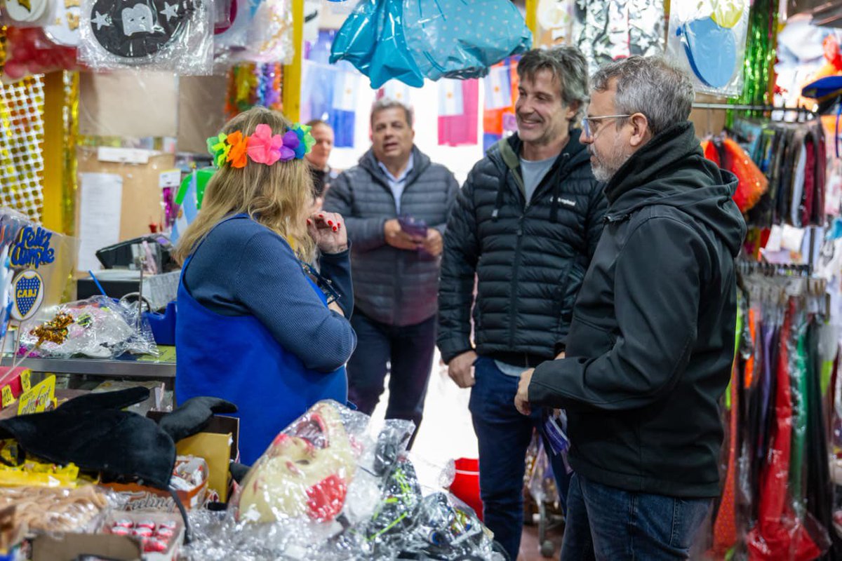 dievalen's tweet photo. Con @ClauBaumgarten y @segundocernadas recorrimos Pacheco en Tigre. Gran equipo de @LLAenPBA para promover más libertad económica, menos impuestos y facilidad para trabajar! https://t.co/jWcV4Za2fP