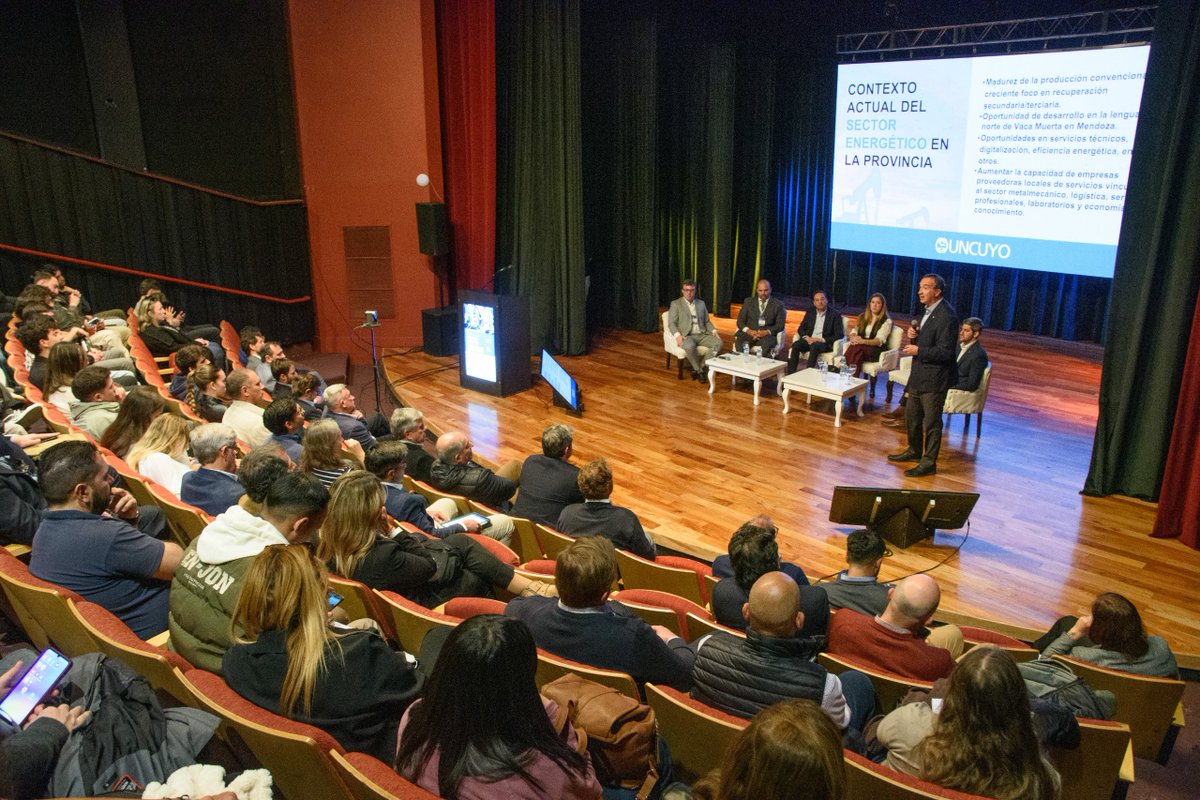 Pasó la primera jornada de la Expo Foro 2025 Mendoza Industrial💡

La UNCUYO hoy aportó su mirada en ejes estratégicos:
📚Oferta educativa y nuevos modelos productivos
🛢️Inversiones petroleras y sus oportunidades
👨‍🔬Ciencia y tecnología para la sostenibilidad de la industria