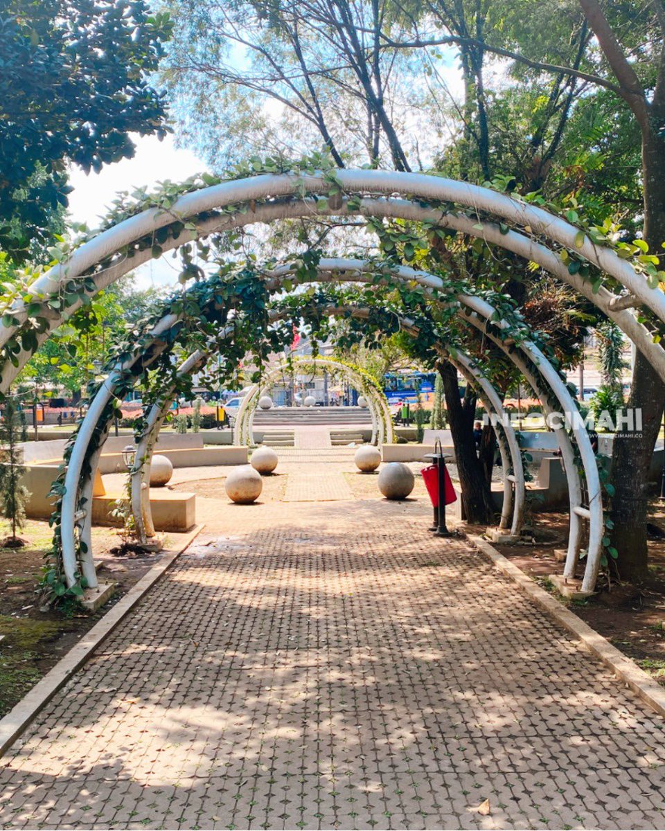 Setiap sudut taman di Cimahi punya cerita~

Kalian punya kenangan dimana 👀

#Infocimahi #kotacimahi #cimahi #bandung #jawabarat #cimtizen #pagi #taman #alunaluncimahi