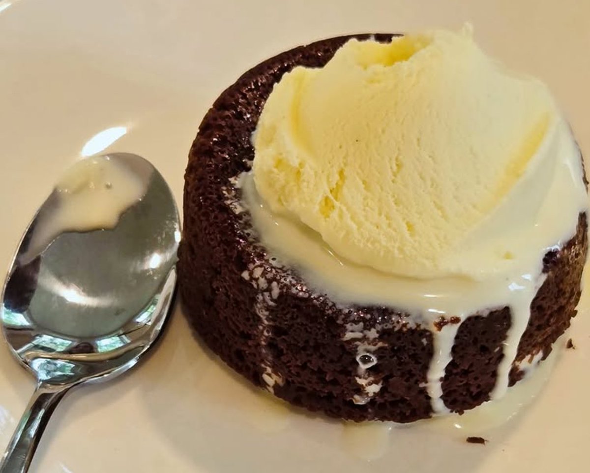 OyeJohn52's tweet image. Another #recipe in the books: Chocolate Molten Cakes from @joannagaines&apos; #cookbook, #MagnoliaTable, Vol. 3. You&apos;ll just have to believe me that there was lava! 😋