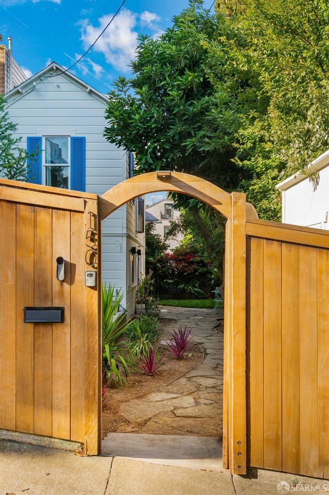 150 Kingston Street dlvr.it/TMr83t