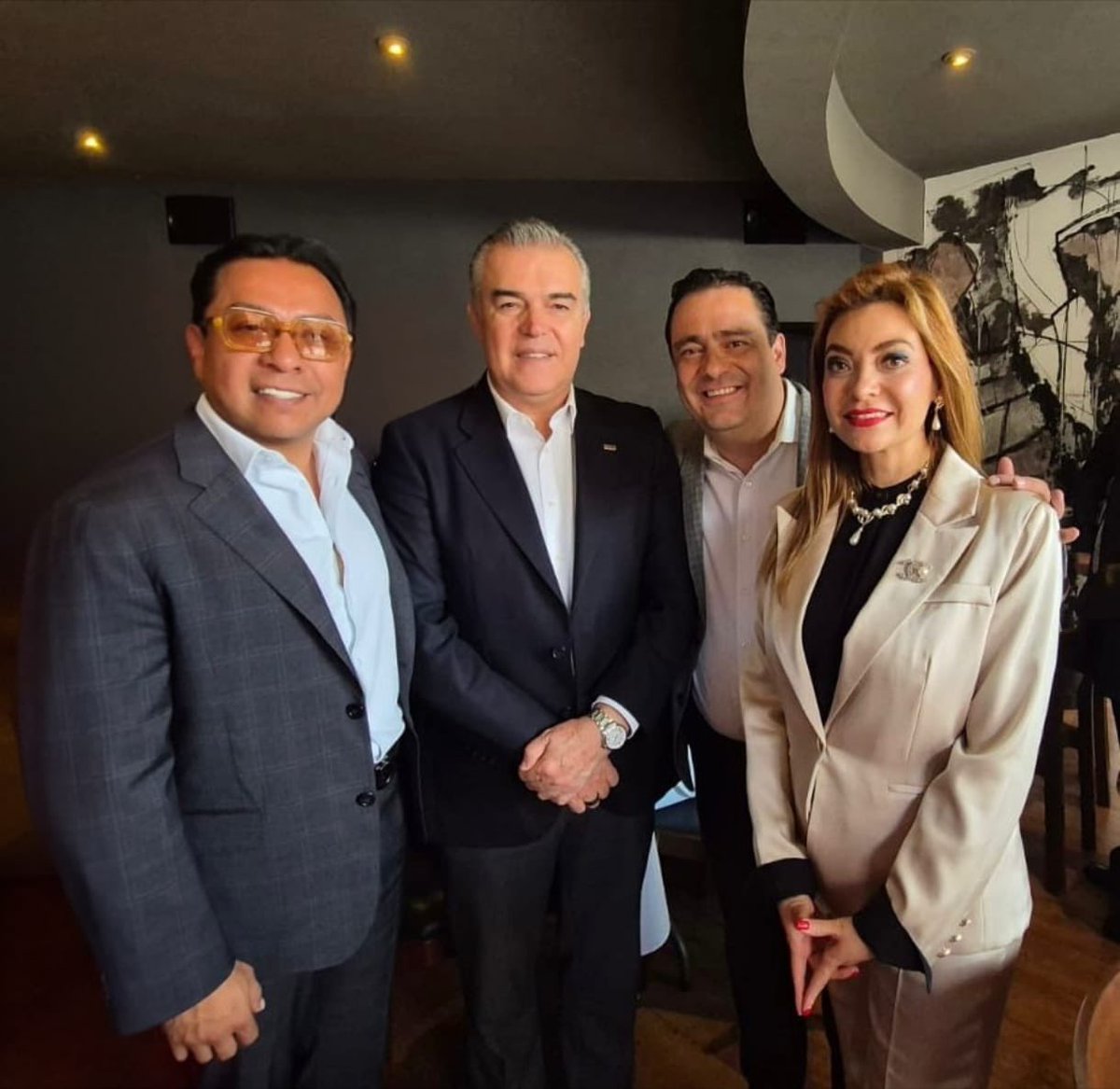 Un honor compartir este momento con Francisco Cervantes Díaz <a href="/fcervantes5/">Francisco Cervantes Díaz</a> , presidente nacional del CCE, reafirmando nuestro compromiso conjunto para impulsar el liderazgo y el empoderamiento de las mujeres empresarias en Puebla y todo México.  

#EdhalíEmpresaria #EdhalíMoreno