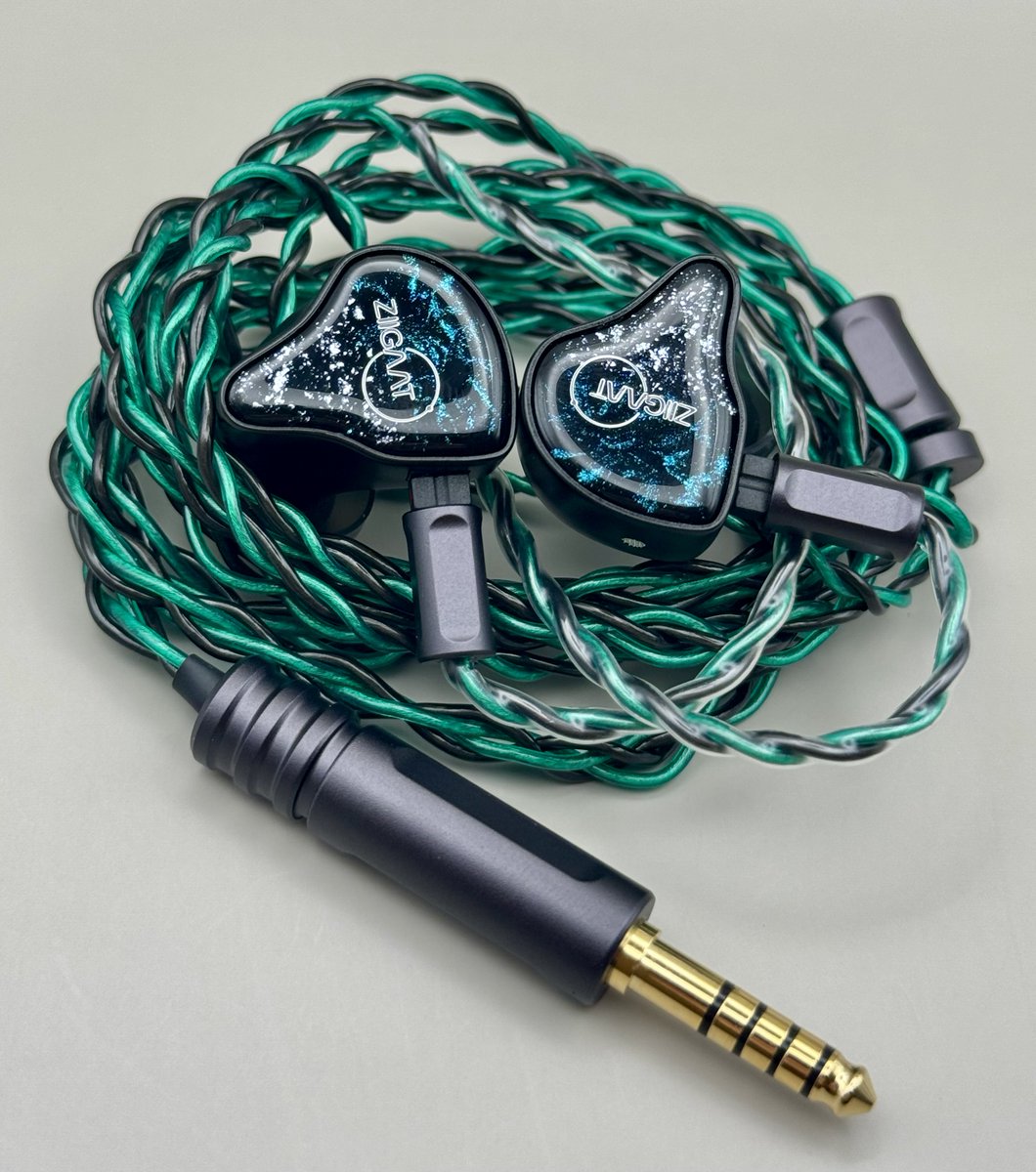 ZiiGaat x Hangout. Audio:Odyssey 2がやってきました
Linsoulからの提供です【PR】

本日発売されたので早速感想レビューまとめます
初代Odysseyとの比較も行います
良かったらいいねRPしてもらえるととても嬉しいです

★結論
・初代と同じくボーカル表現が豊か