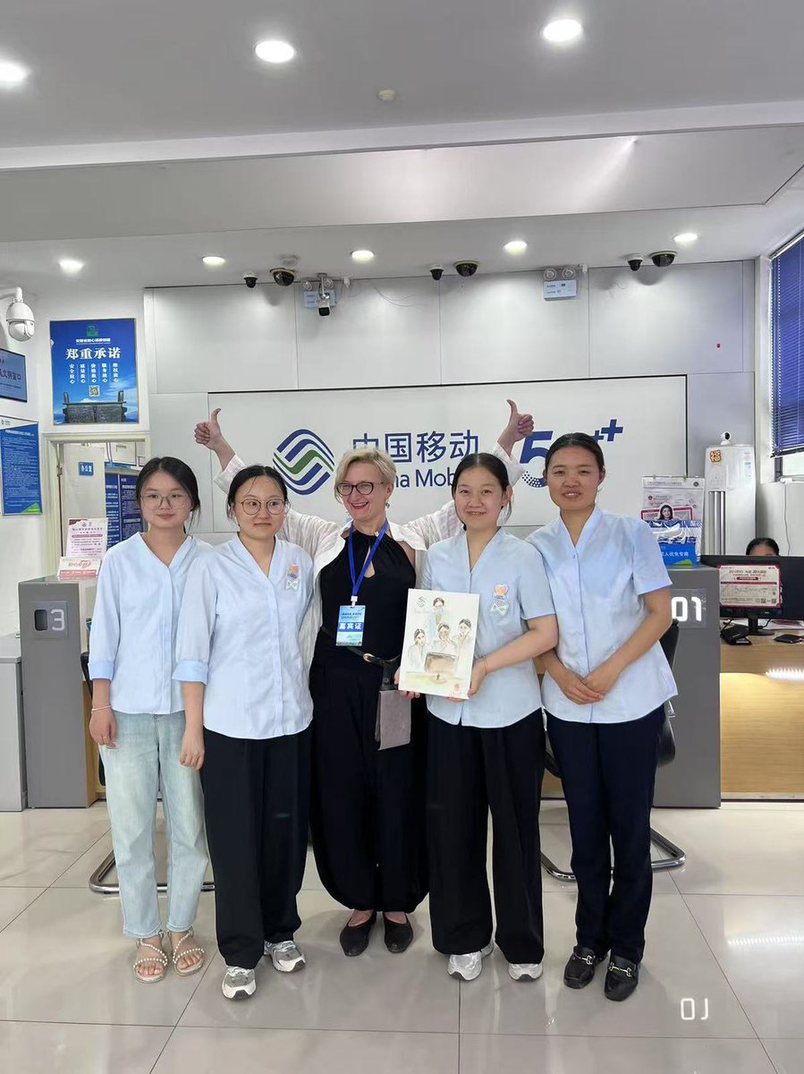 Recently, our Biyang Avenue Business Hall in Yi County, #Huangshan,📍 China, welcomed two special guests—Russian designers attending the 2025 Xidi &amp; Hongcun Watercolor Art Festival.🎨🌍 Experiencing some phone issues, they came to our hall, where we quickly assisted them using a