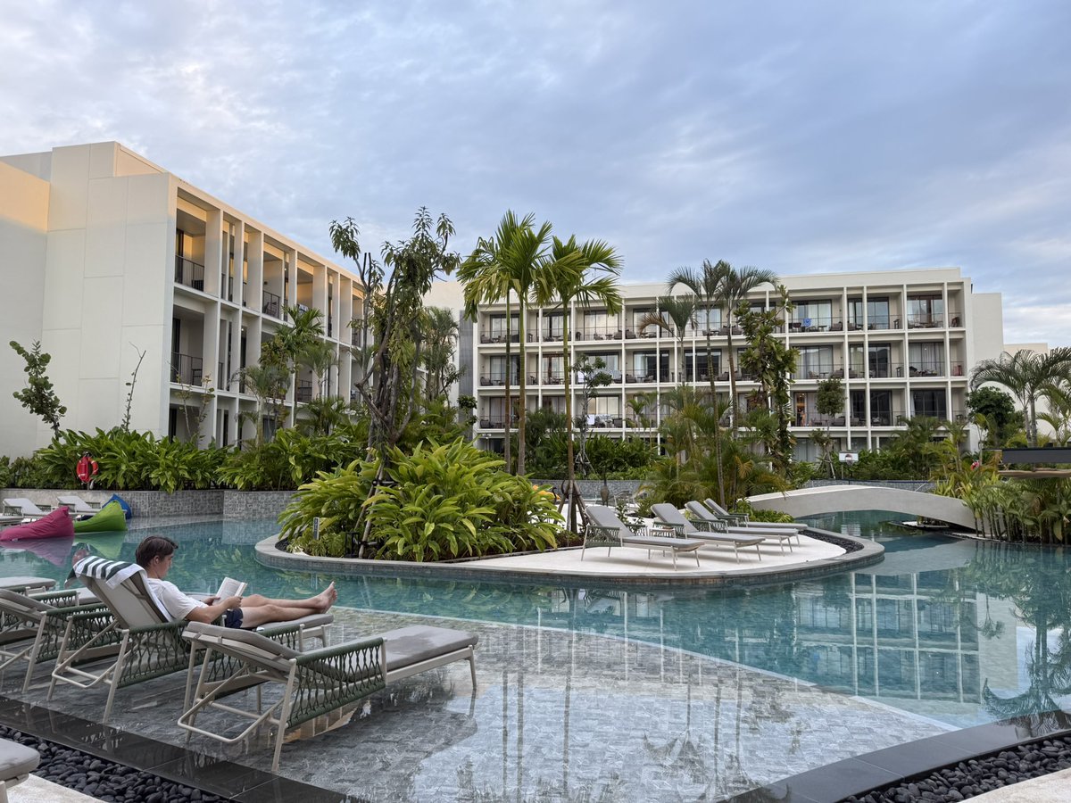 dom_nomnomnom's tweet photo. Holiday Inn Resort Bintan, Lagoi Beach https://t.co/J8EhUYaTXD