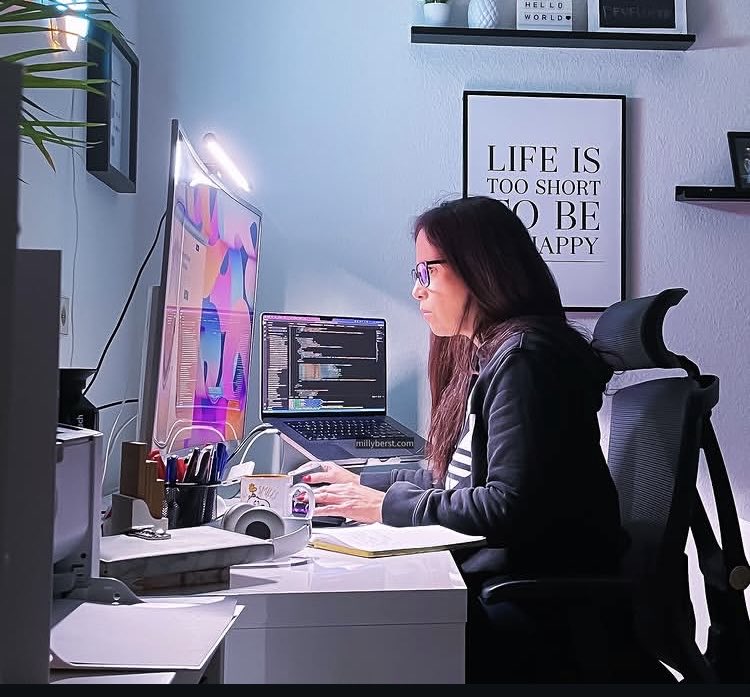 sophia__tringa's tweet image. Focused
, catfeinated, and
turning ideas into code.
Because &quot;Life is too short to be unhappy&quot;
Happy Wednesday everyone
Have a productive day
#codegirl #productivitymode #remotework