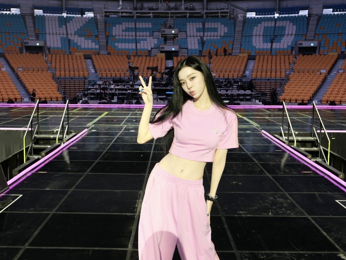 winrina_bbl's tweet photo. ⭐️💭 250903
[9:24am KST]

+3 pics

+emoji

“Good morning…😄” https://t.co/2E4BHCJb57