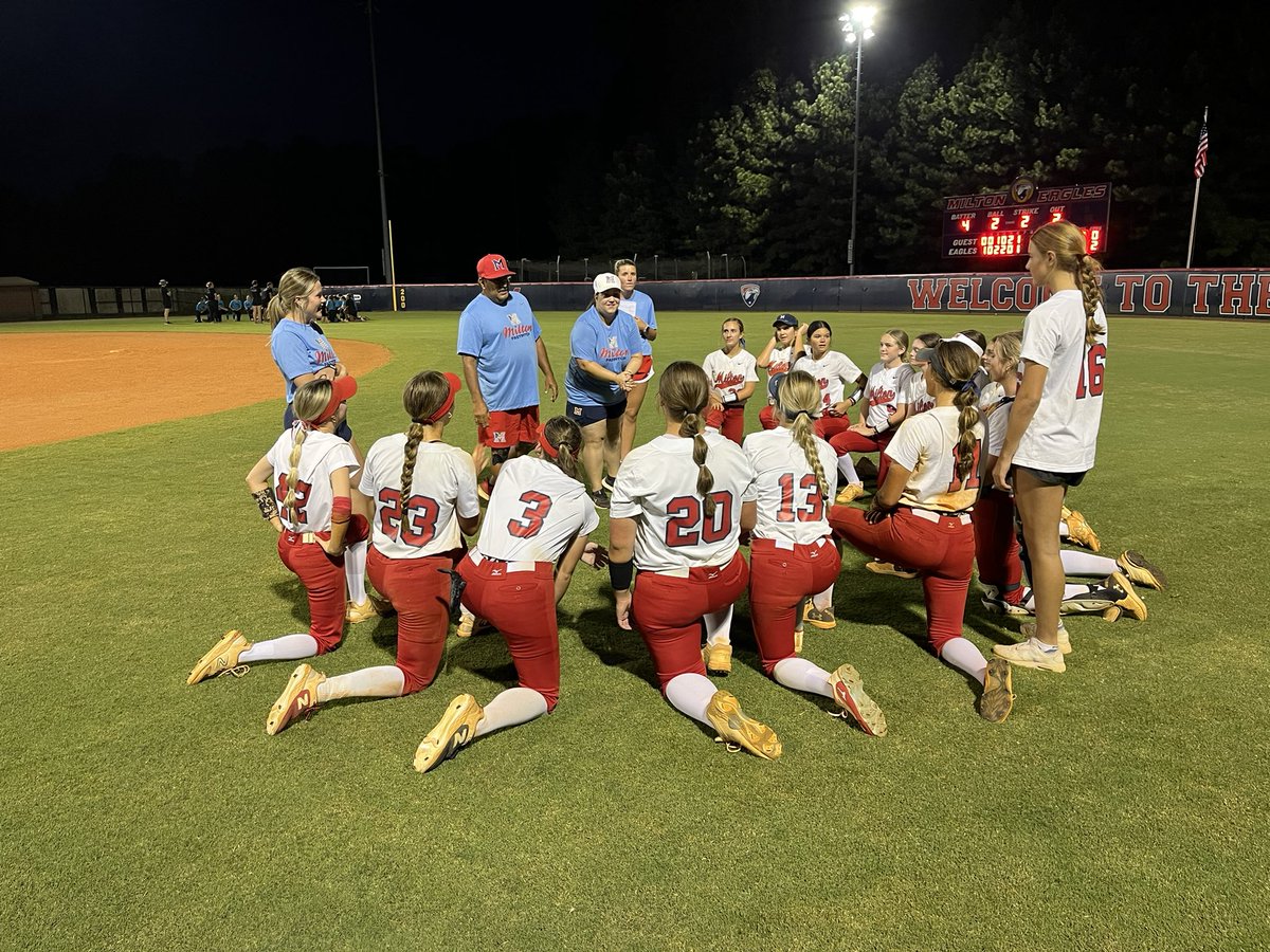 🥎 gets it done in the battle of region undefeateds! 

🦅 6
🐆 4

Elizabeth Wilkes 3-4, 3 RBI, 3 SB
Sophia Kirby 2-3, 2 RBI

Avery Miller was nails in the circle!

We ride! 🤘
