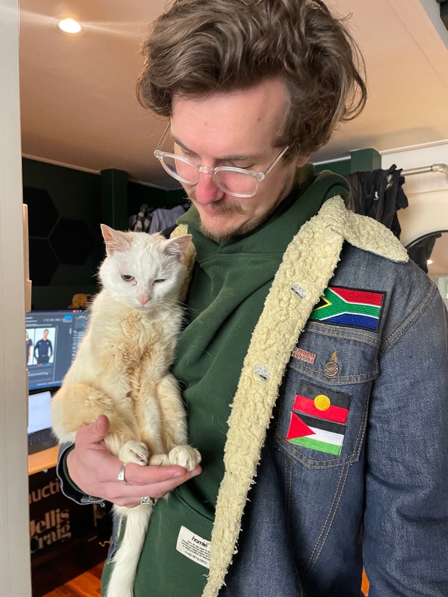 Happy birthday to this absolute queen who just turned 18