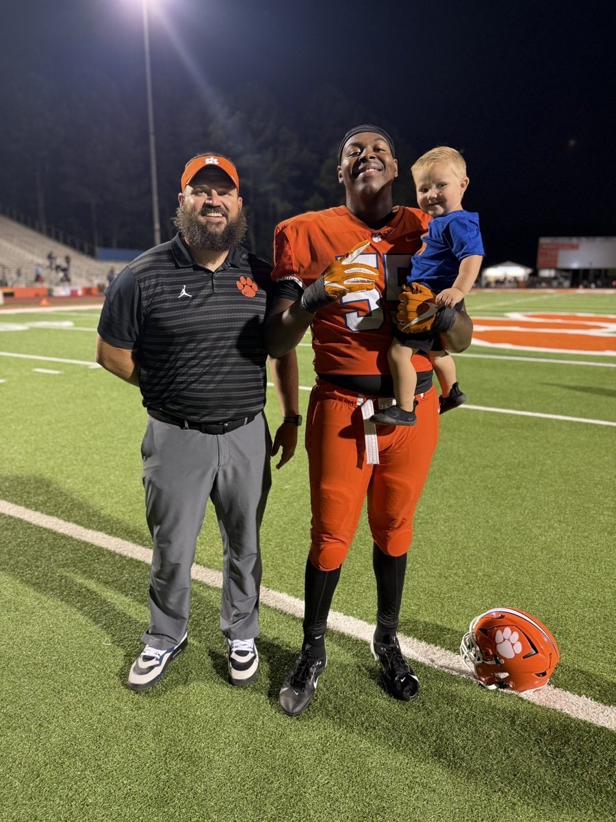Big-time W under the Friday night lights last Friday! First win as a Parkview Panther and we showed out on offense, shout out to the big heavies up front for paving the way. Couldn’t have drawn it up better: all on Jaxson and one of my guy’s birthdays! Let’s keep building.