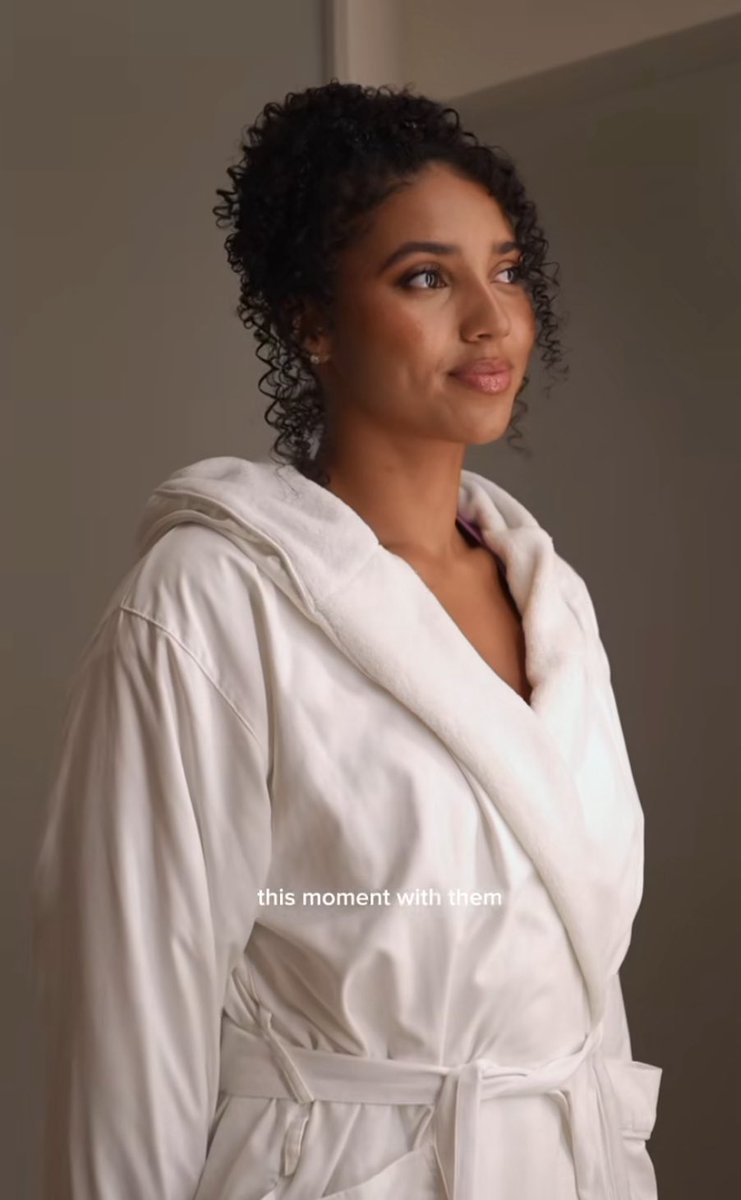 she’s literally the prettiest girl in the entire world