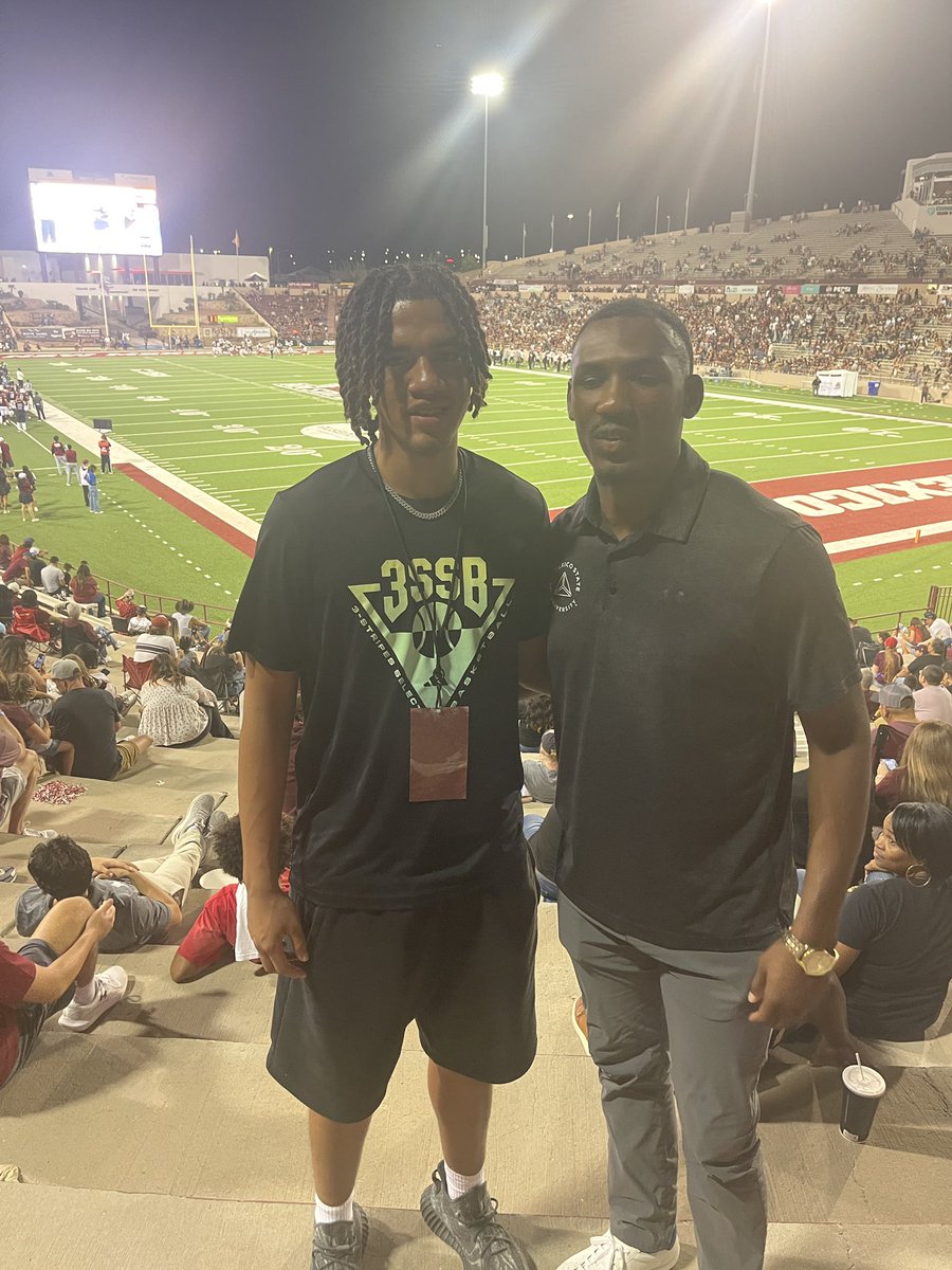 Thank you <a href="/NMStateMBB/">NM State MBB</a> for inviting me to my first unofficial visit! It was an Amazing opportunity to meet the team and facility! 
<a href="/CoachTKThomas/">Terryonte Thomas</a> <a href="/CoachJHoot/">Jason Hooten</a> 
#AggieUp <a href="/ASAKELITE/">ASAK Elite 3SSB</a>