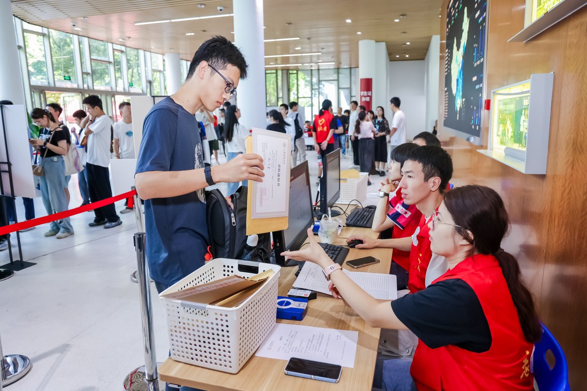 ShanghaiTechUni's tweet image. ShanghaiTech welcomed 540 freshmen of the Class of 2029 at the end of August, marking a largest enrolled class in history! #ShanghaiTech #Classof2029
shanghaitech.edu.cn/eng/2025/0902/…
