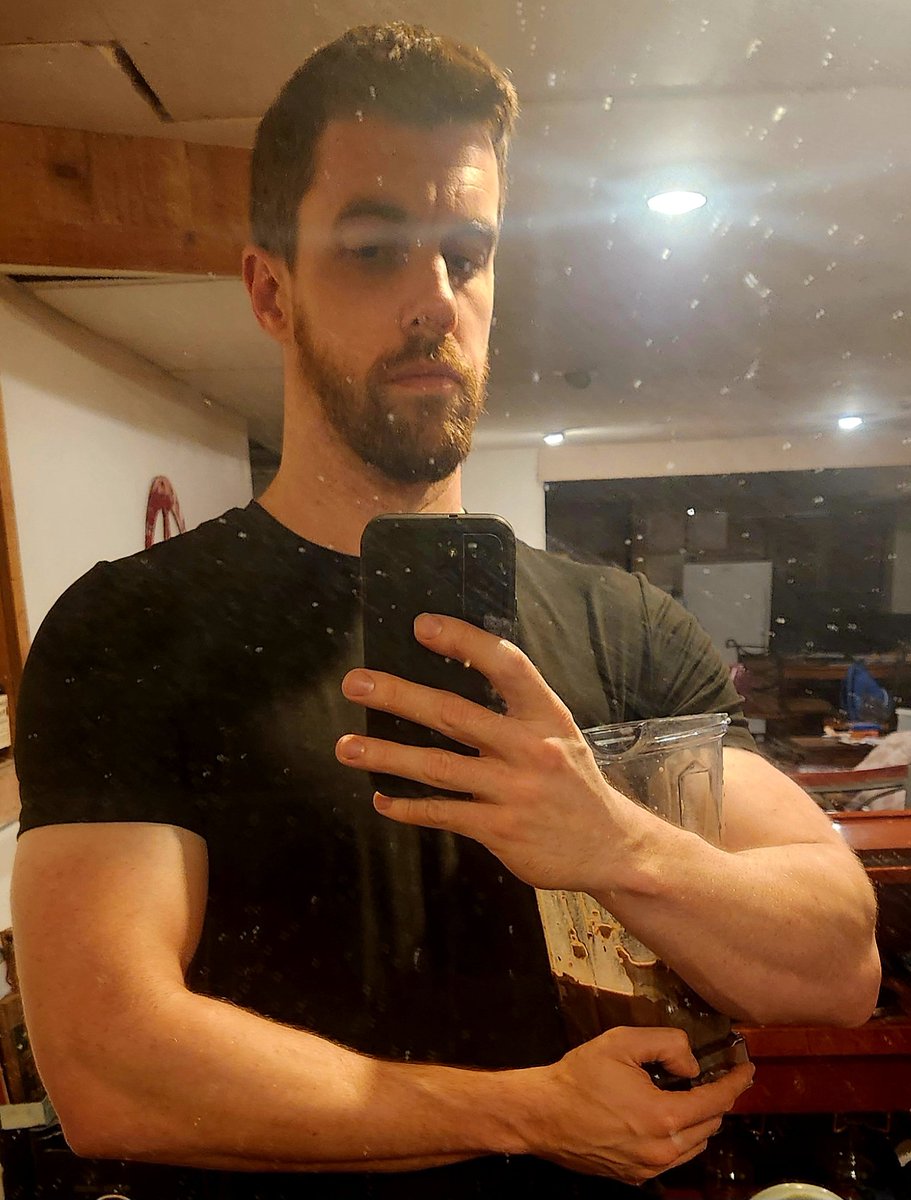 patjyemb's tweet photo. Just a post to let people know I'm alive. 

#fitness #workout #post #postworkout #strength #gains #gainz #blah https://t.co/sqIkEr2HkA