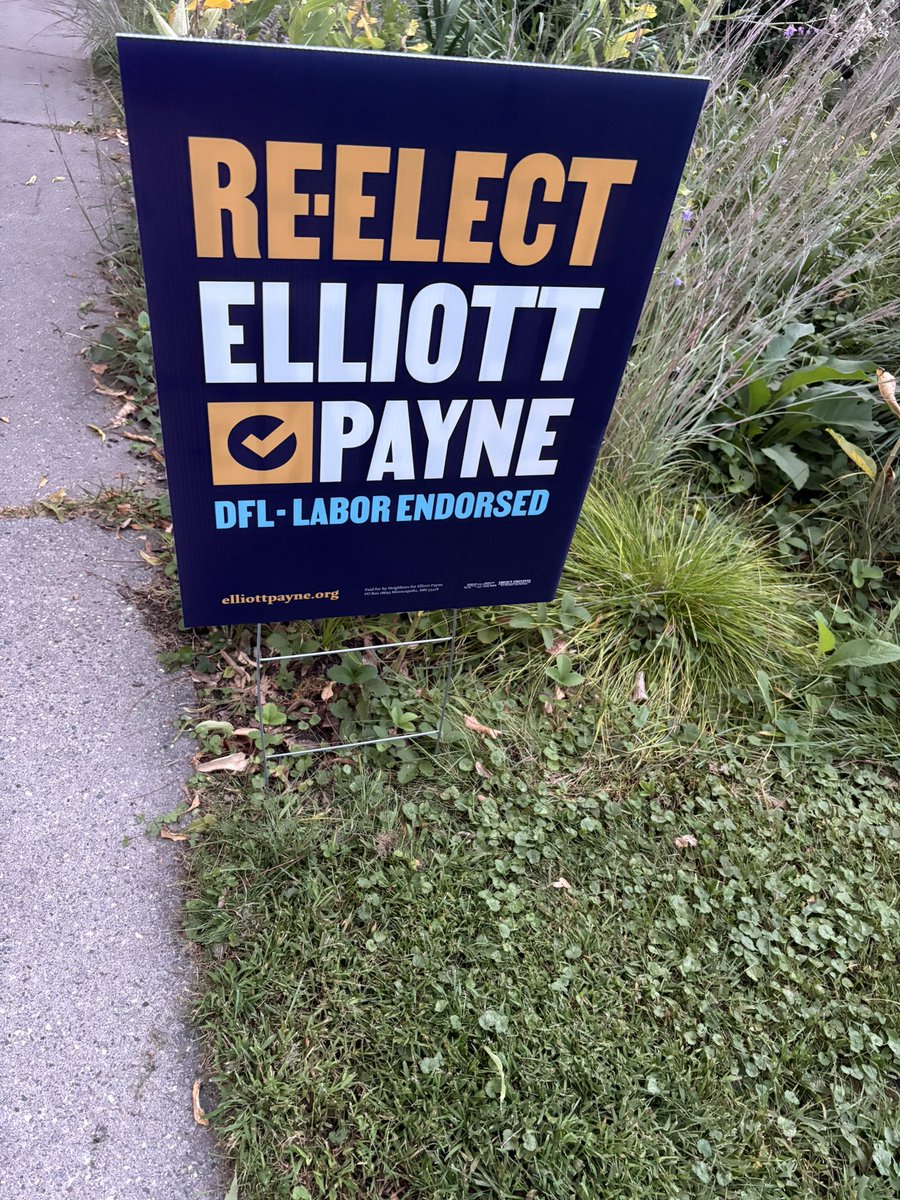 Another round of sign deliveries tonight! If you need a sign, fill out our form and we will drop one in your yard elliottpayne.org/yard-sign-requ…