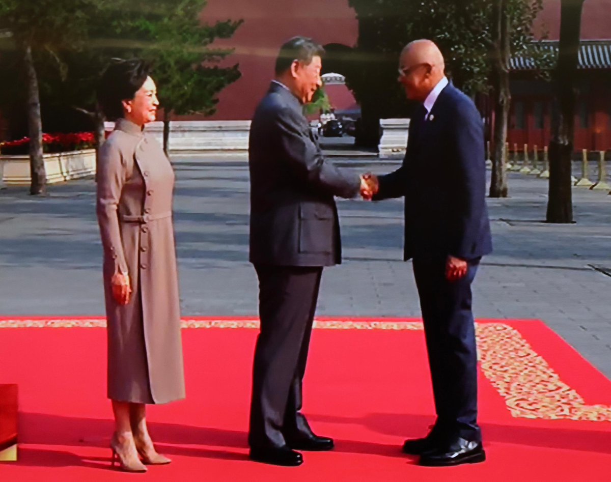 #EnFoto || El presidente de la República Popular China, Xi Jinping, saluda al presidente de la Asamblea Nacional, diputado Jorge Rodríguez, a su llegada al desfile del 80º Aniversario de la Victoria en la Guerra de Resistencia del Pueblo Chino Contra la Agresión Japonesa.