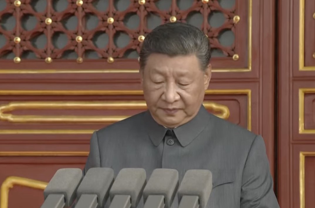vijayprashad's tweet photo. Xi Jinping at the 3 September commemoration of the defeat of fascism: humanity rises and falls together.
A powerful sentiment.
A new @tri_continental text (in Chinese for now, but in English, Spanish, and Portuguese soon) on the sacrifices of the Soviet citizens, Chinese Communists and patriots, and others in the fight against fascism: https://t.co/DI8CpXNjzT