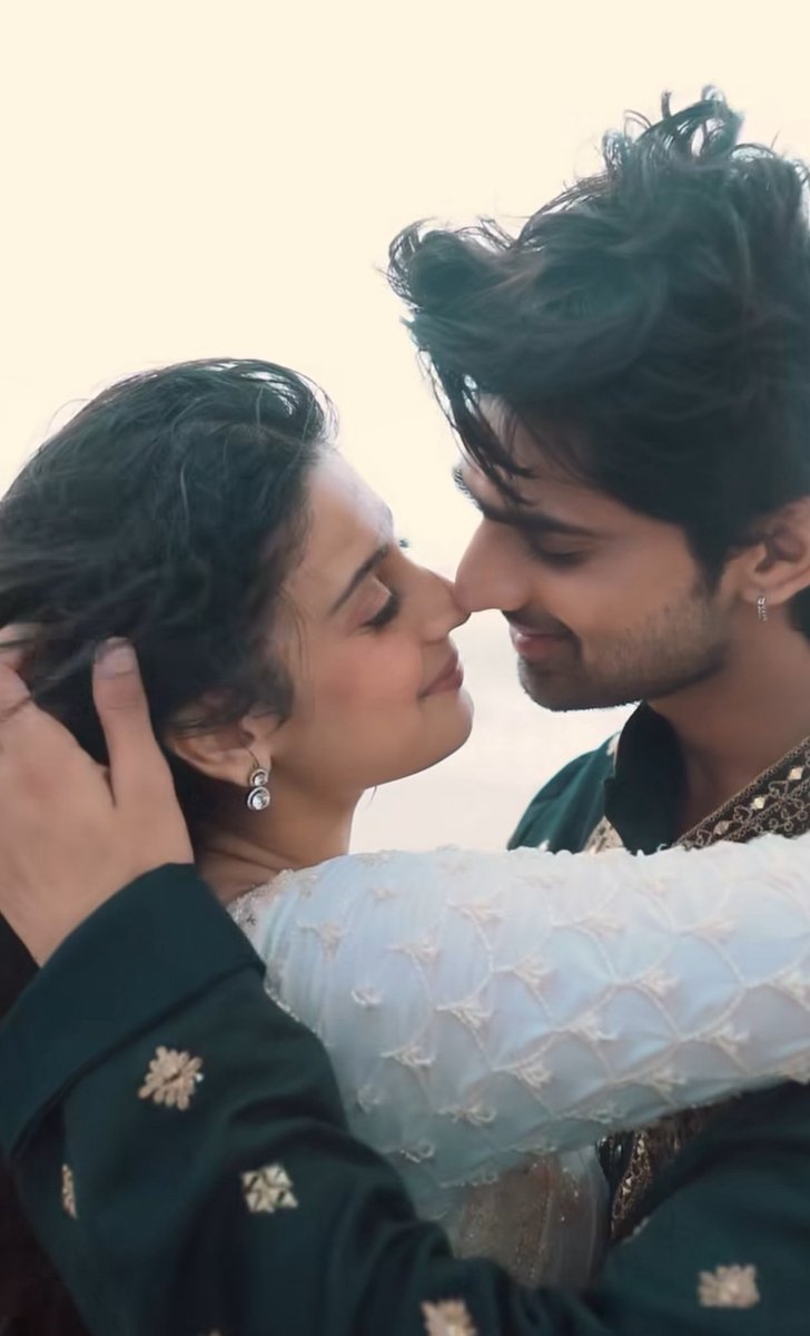 GlamWorldTalks's tweet image. #IshaMalviya and #AbhishekKumar 🤣