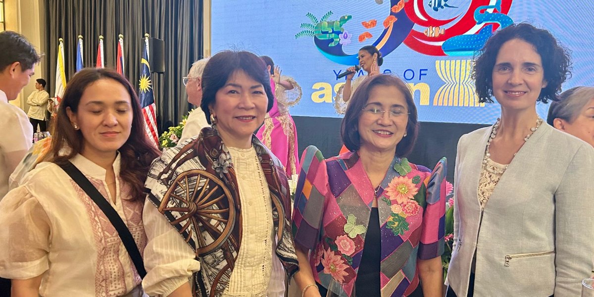 NZAmbPH's tweet photo. A fantastic evening at the @DFAPHL's #ASEANDay reception. It was a privilege to honour ASEAN’s commitment to peace, stability, and prosperity. Here's to our shared and successful future! https://t.co/7tmU2isERJ