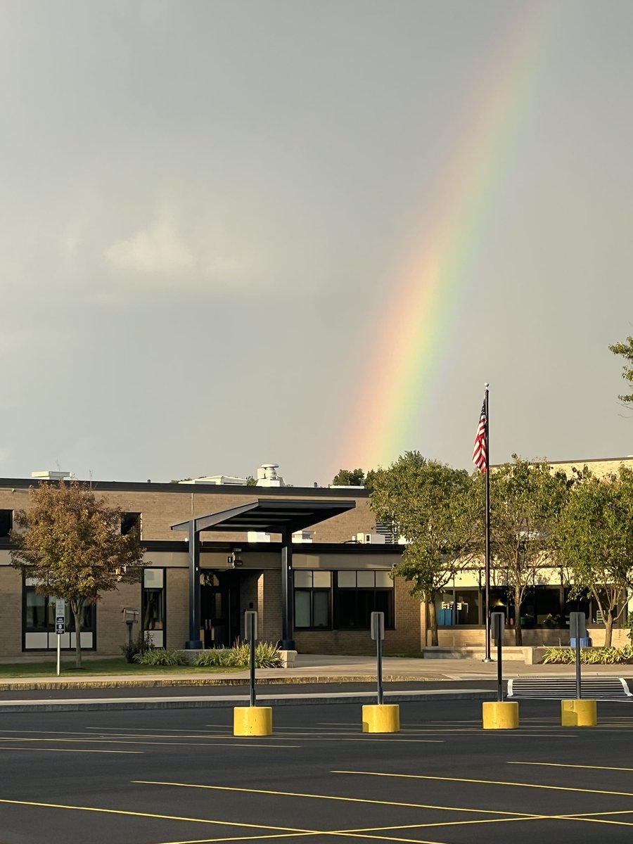 A rainbow to welcome us back! Can’t wait to see our students fill the halls again on Thursday! 🌈✨ <a href="/BataviaJK/">John Kennedy Intermediate</a>