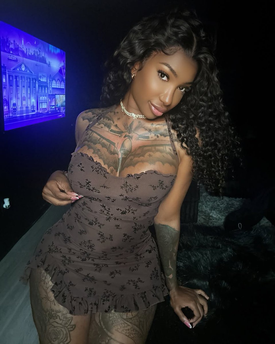 Kaylathesummer's tweet photo. online for the night, come chat 🌹 https://t.co/MagwDc55m9