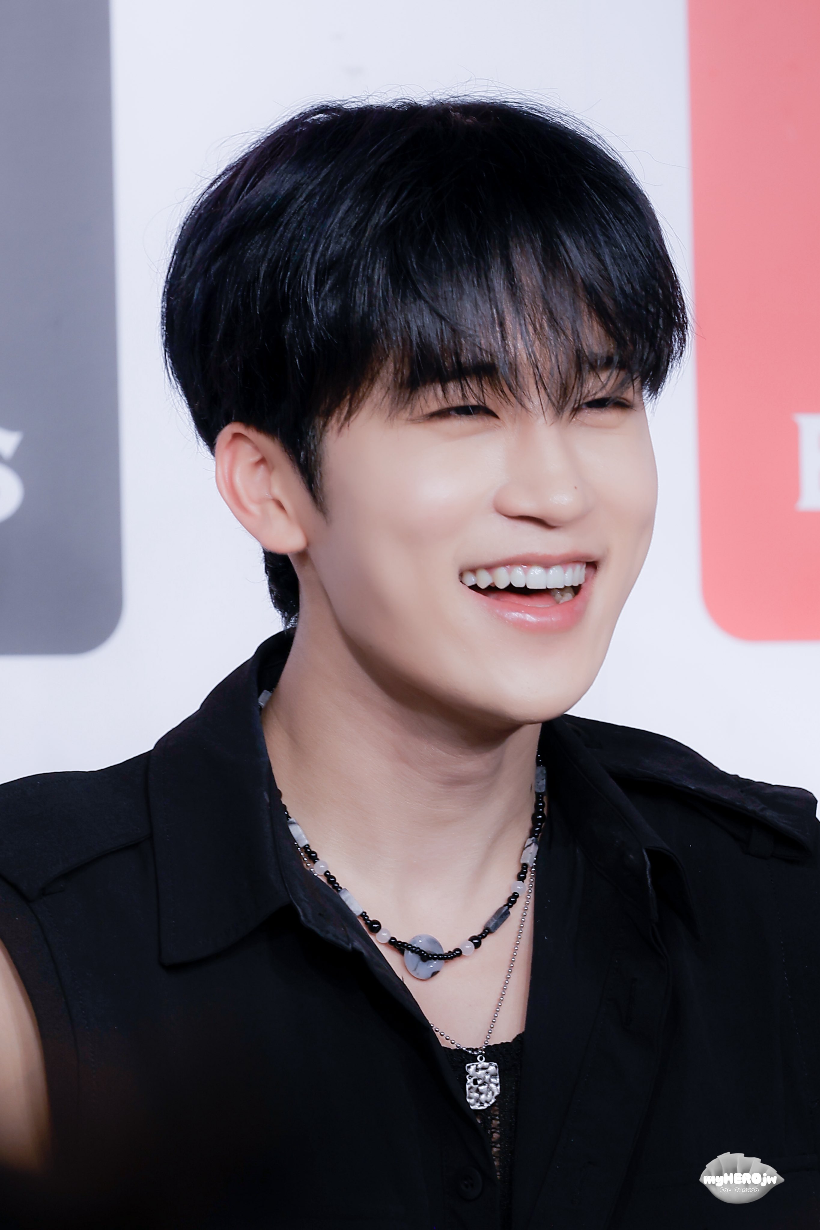 LUN8 ルネイト itta ジュヌ 준우 証明写真 LUN8 ルネイト itta
