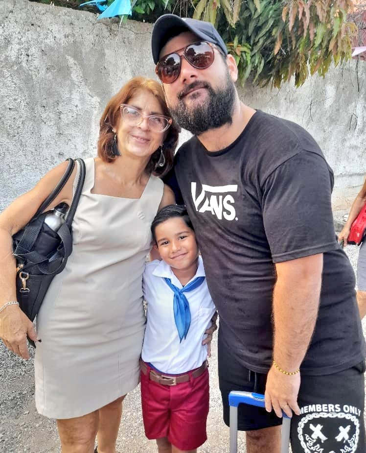 ¡Feliz inicio del curso escolar para todos los pequeños estudiantes! 🎉📚Este #1roSept renace la alegría de aprender, crecer y superar nuevos retos.
Reconocimiento a los padres, quienes con dedicación guían a sus hijos en este camino lleno de descubrimientos.
#EtecsaConCuba