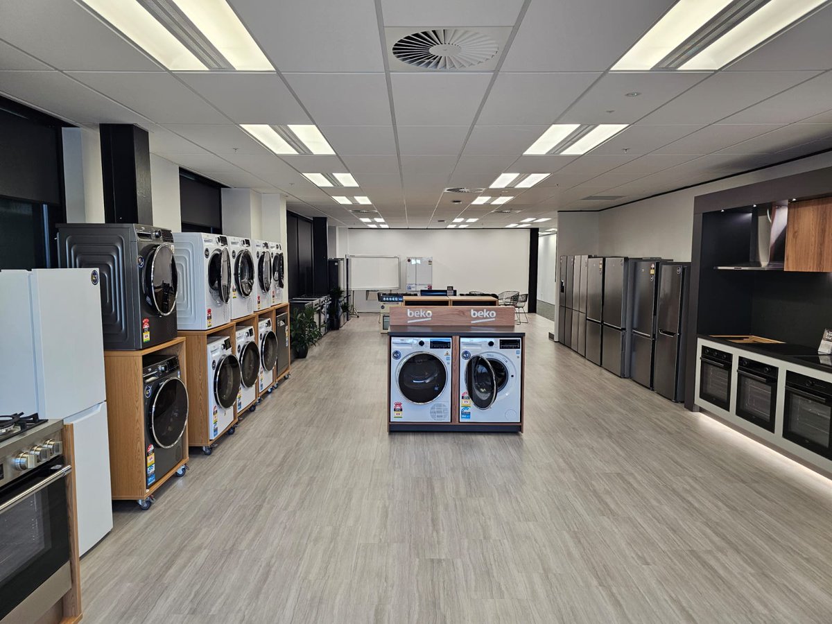 Büyükelçi Melih Karalar, Auckland’da BEKO Yeni Zelanda Genel Müdürü Danny Tanielu ile görüşmüş, BEKO’nun faaliyetleri hakkında bilgi almıştır.

Ambassador Melih Karalar met with BEKO New Zealand's General Manager Danny Tanielu in Auckland and was briefed on BEKO’s activities.