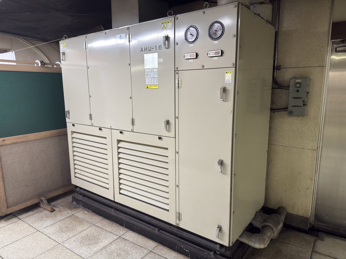 車と室外機 tweet media