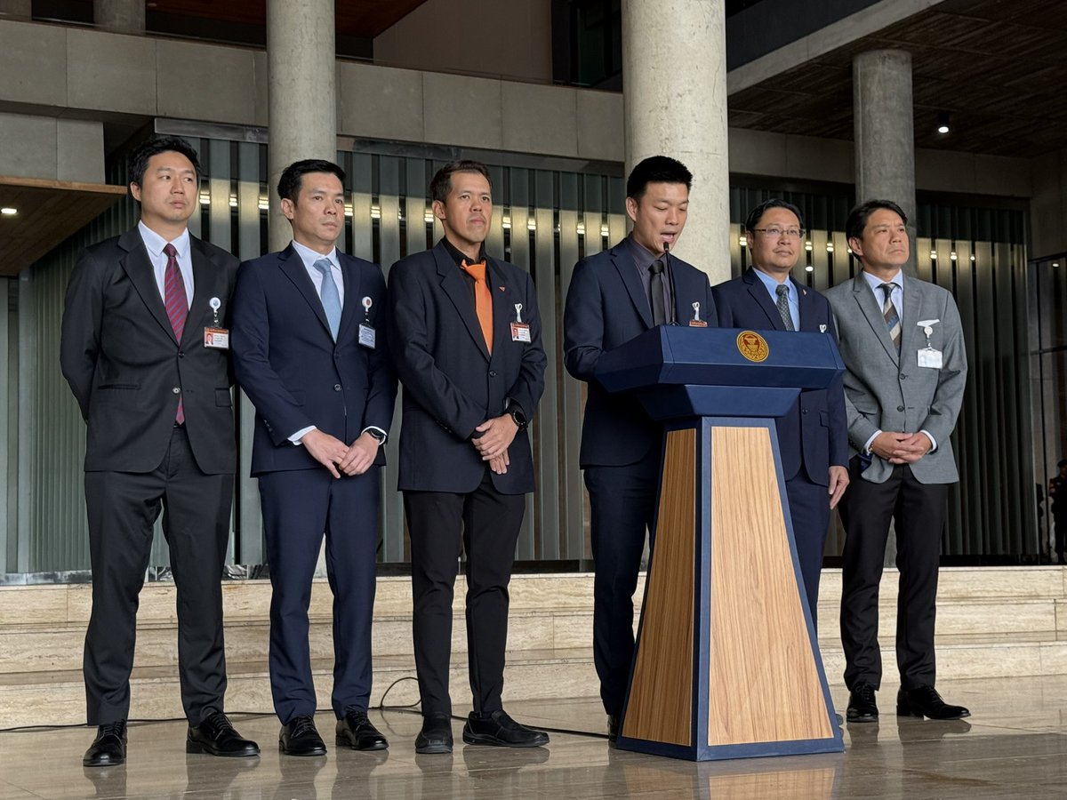 thapanee3miti's tweet image. ด่วน!!!  พรรคประชาชนแถลงมติกก.บห.จะให้นายอนุทิน ชาญวีรกูล เป็นนายกรัฐมนตรี พร้อมเงือนไขยุบสภาภายใน 4 เดือน เพื่อยุบสภา 

ชมสด : #TheReportets

facebook.com/share/v/15tzfr…