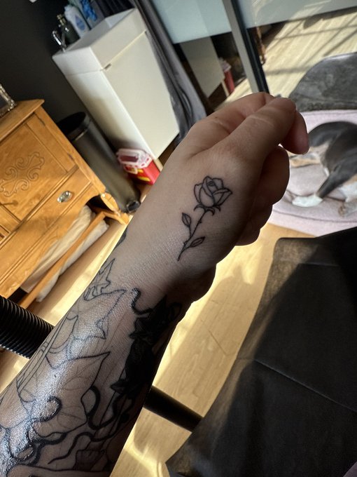 Watch QueenSylvieMarie's leaked NSFW photo on TwXstars