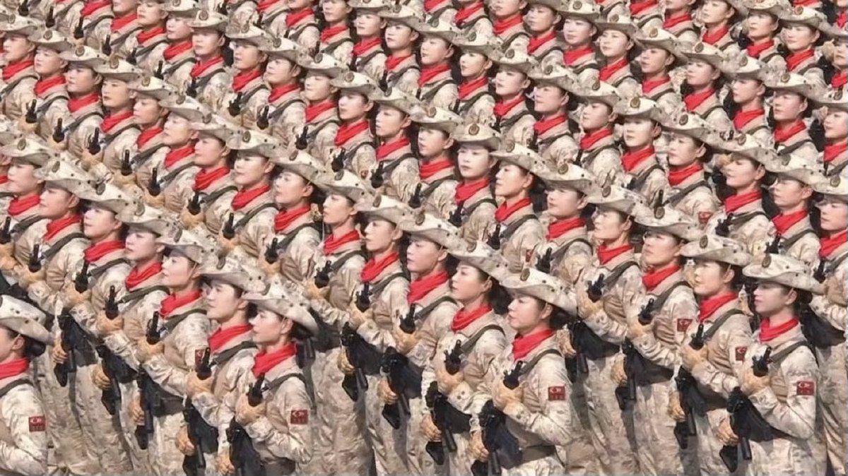 HenanWonderful's tweet photo. 复制粘贴照来啦🥳
At #China's V-Day military parade, the soldiers stood in perfect formation, as if copy-pasted. #WWII #militaryparade #Japan #VDayParade #AntiFascist https://t.co/mbqIfibEUY