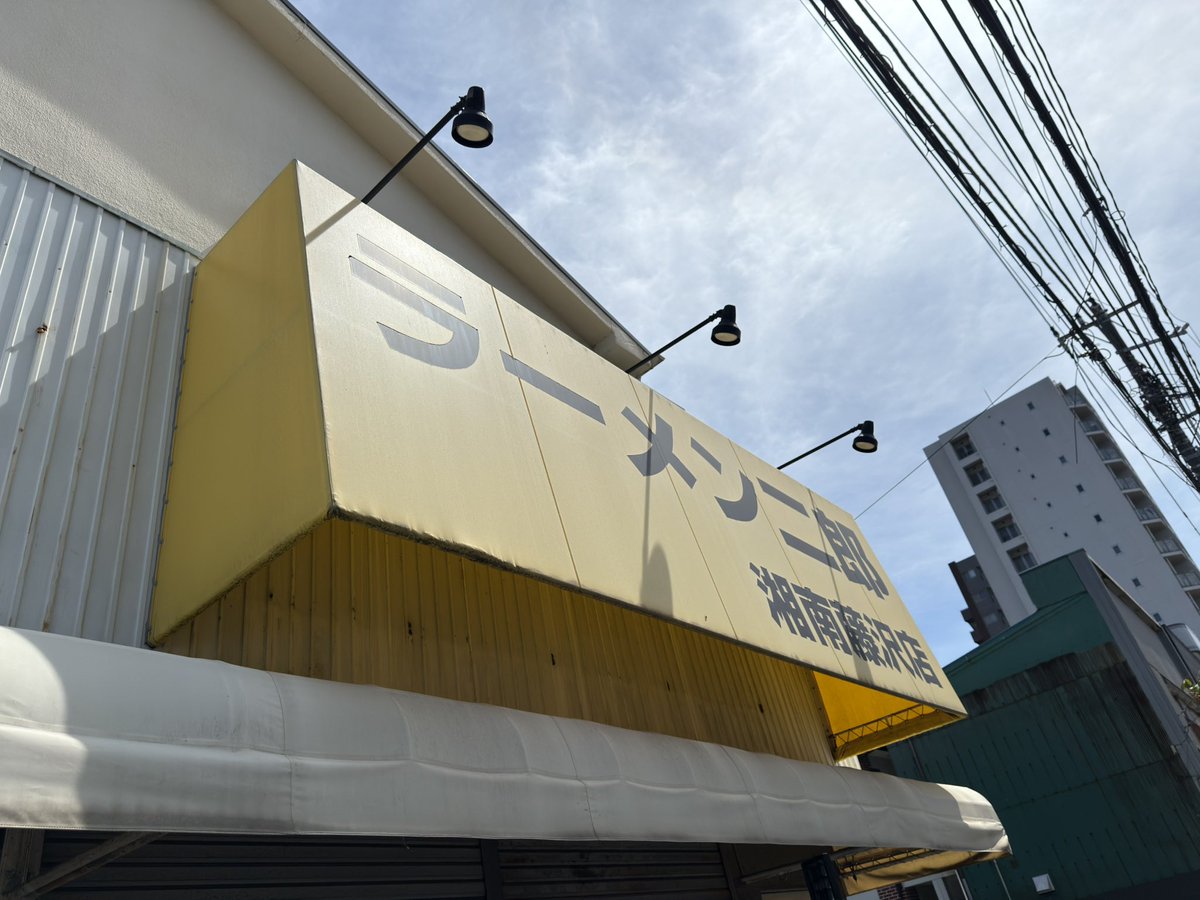 10:50シャッター10人待ち　現在待合室ほぼ満席もうすぐ開店