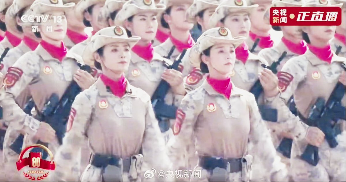 YAPJZ1's tweet photo. 民兵方队走过来了！英姿飒爽的女民兵，来自当年全国主要抗日根据地。气势拉满，又美又飒！ https://t.co/GAov4rR3WH