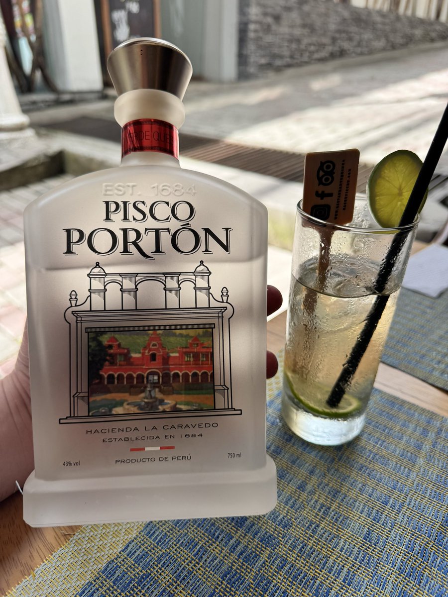 charliedelvalle's tweet photo. ¡Les mandamos un saludos desde Aguas Calientes Machu Picchu! 🫵🏻 #Quinua 🦙 #Pisco 🤓 #PiscoPorton 🍸 #MachuPicchu ⛰️ #Perú 🇵🇪 https://t.co/bpb8NWafBv