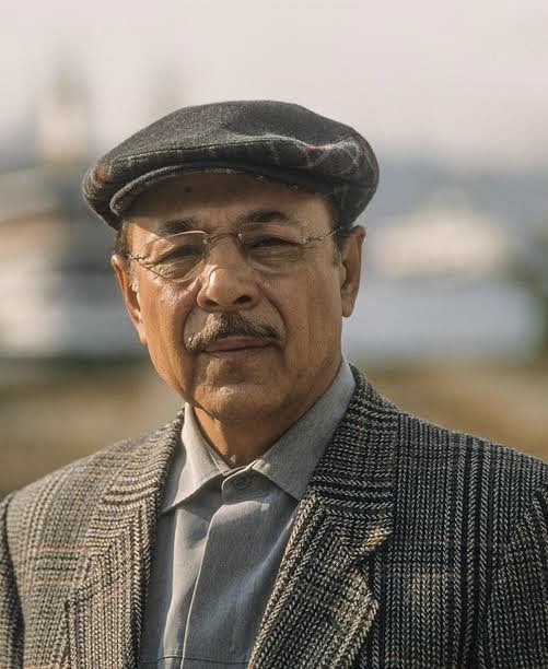 Kendi kendisinden utanmayan, yeryüzünde hiç kimseden utanmaz.
- Neşet Ertaş