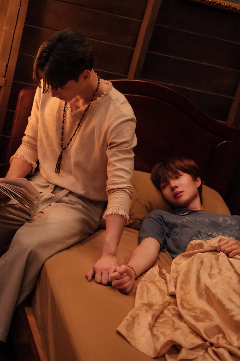 nampingnapat's tweet photo. ขอลงเก็บไว้เป็นความทรงจำ น้องเขมยังไม่มูฟออนจาก EP4 เลยครับเป็นตอน ที่หนักหน่วงอารมณ์ขึ้นลงทั้งสวยงามและหน่วงเศร้าในเวลาเดียวกัน พี่ ๆ เป็นยังไงบ้างครับ ชอบซีนไหนฟีลอินกับซีนเม้นท์มาบอกหน่อยนะครับ อยากให้วันเสาร์แล้ว ฮือ

Khemjira The Series EP4
#เขมจิราต้องรอดEP4 https://t.co/aqXMmt2slu