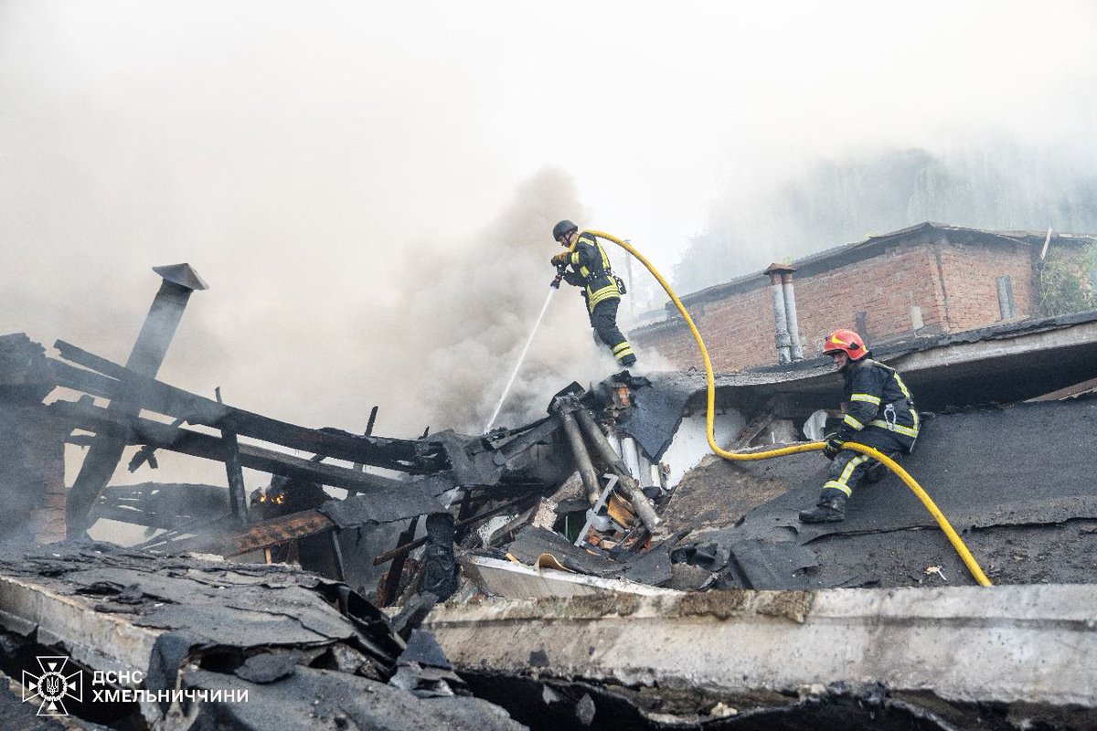 Volodymyr Zelenskyy / Володимир Зеленський (@zelenskyyua) on Twitter photo All the necessary emergency services, energy and railway workers are currently working to eliminate the consequences of the Russian strike. Another massive attack – a total of 526 means of destruction, including more than 500 attack drones and 24 missiles. The main targets were All the necessary emergency services, energy and railway workers are currently working to eliminate the consequences of the Russian strike. Another massive attack – a total of 526 means of destruction, including more than 500 attack drones and 24 missiles. The main targets were
