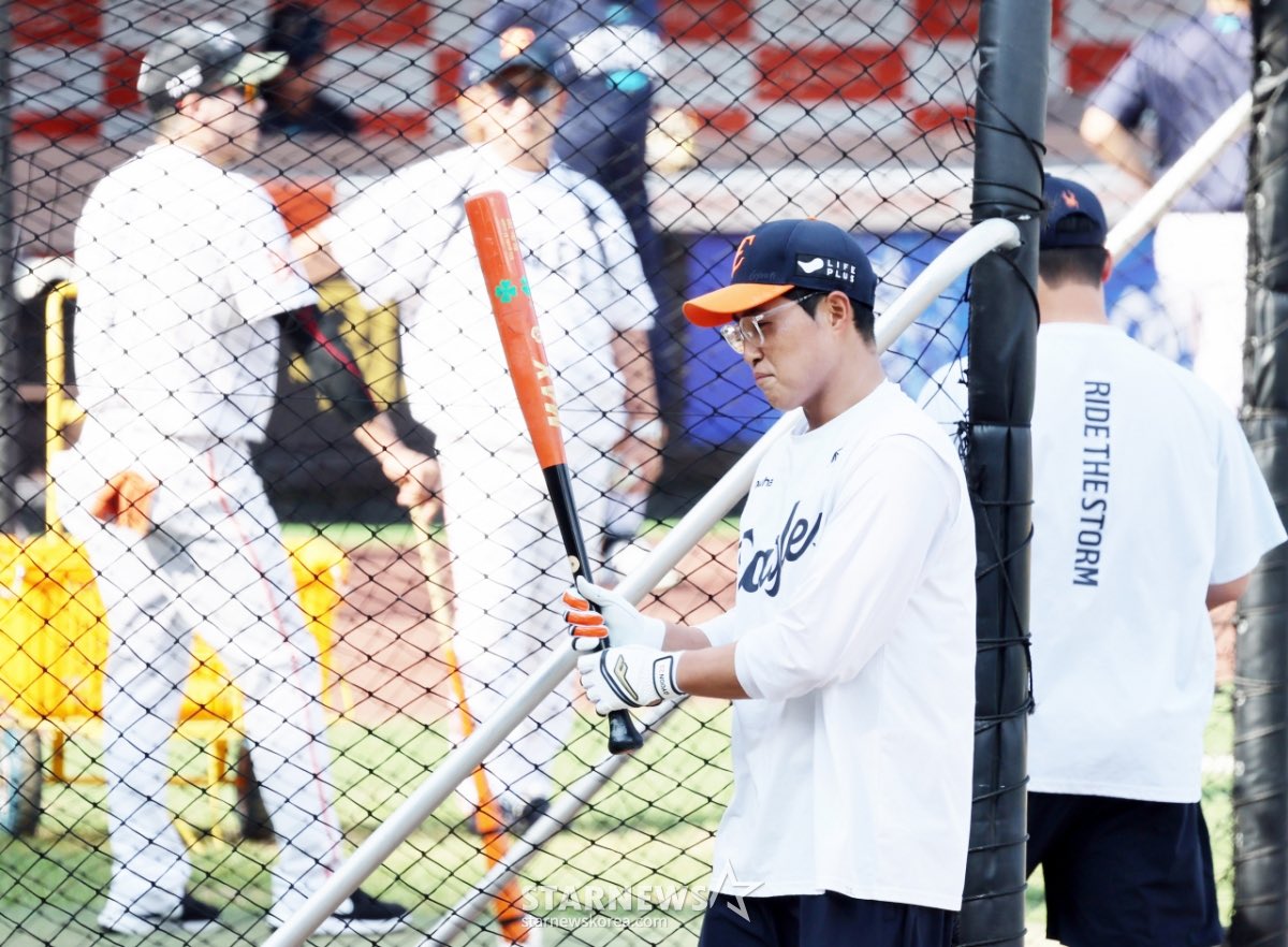 [포토]'캡틴이 곧 돌아온다!' (출처 : 네이버 스포츠) naver.me/GLzhQUGb