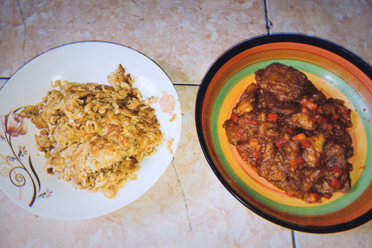 Kemarin aku udh masak tempe tepung jerit sama mie telur, sekarang malah bingung mau masak apa :)