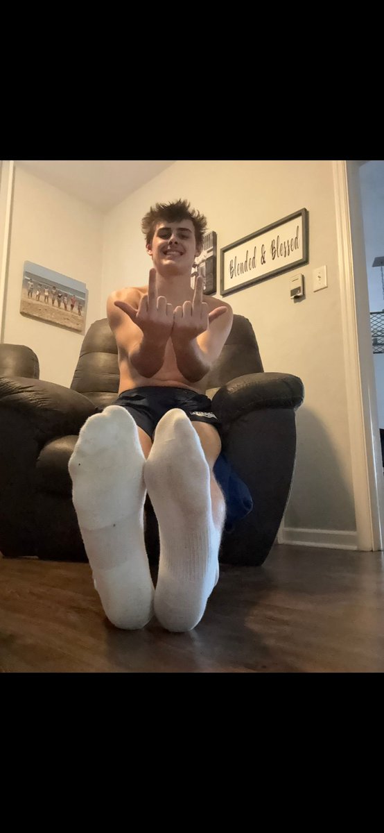 Oh to be at the bottom of these soles🤔💭
Let’s make it a reality 😈