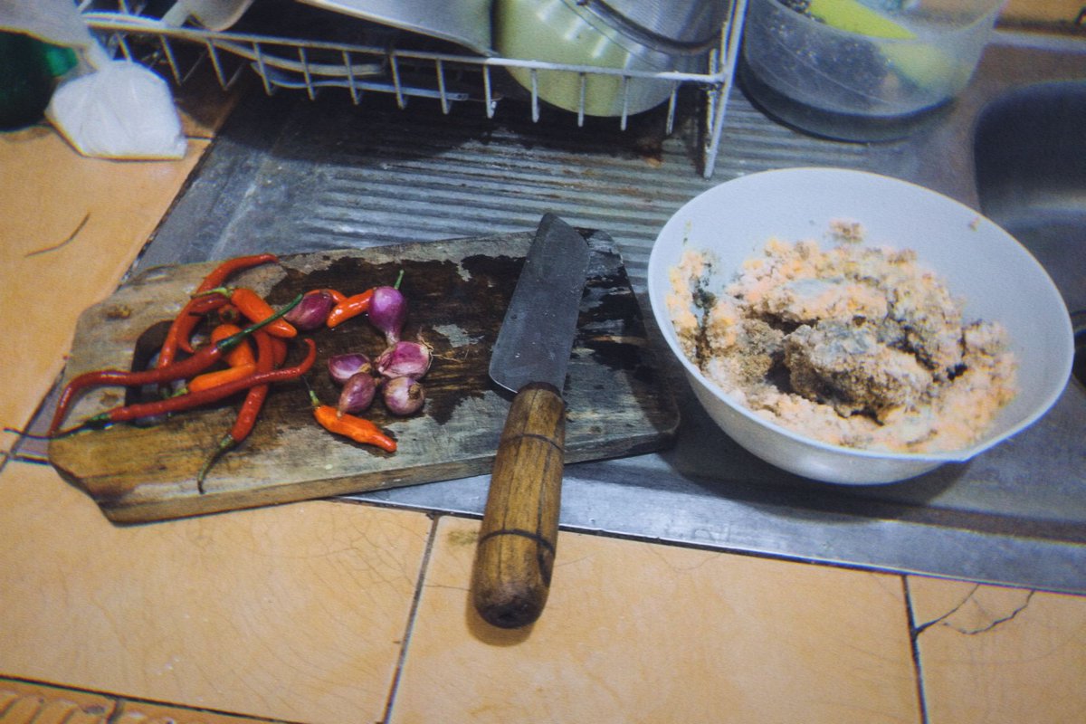 Karena masih ada oncom sekarang aku akan masak oncom