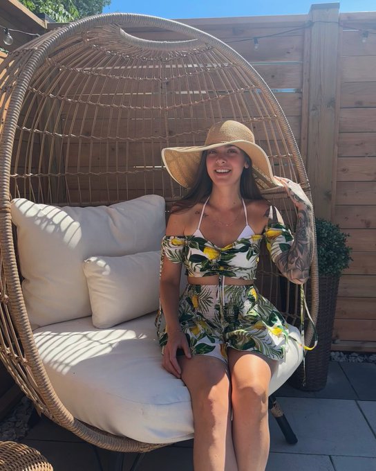 Coucou  bonjour  mes cheris,  je suis disponible pour vos rendez-vous coquins🥰 sans aucune prise de tête  au lit je reçois je me déplace dm pour  mes tarifs et faire ta réservation