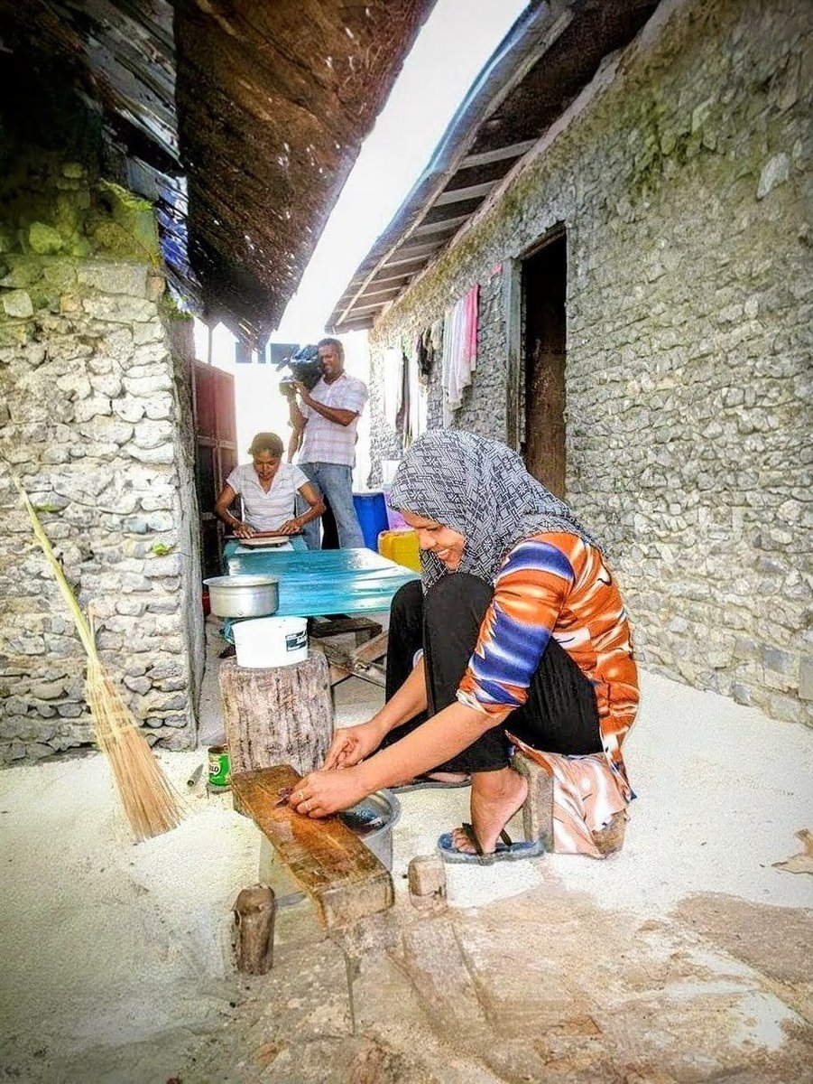 ahmedzahid's tweet image. Revisitng these street scenes of Hinnavaru island. 🥲