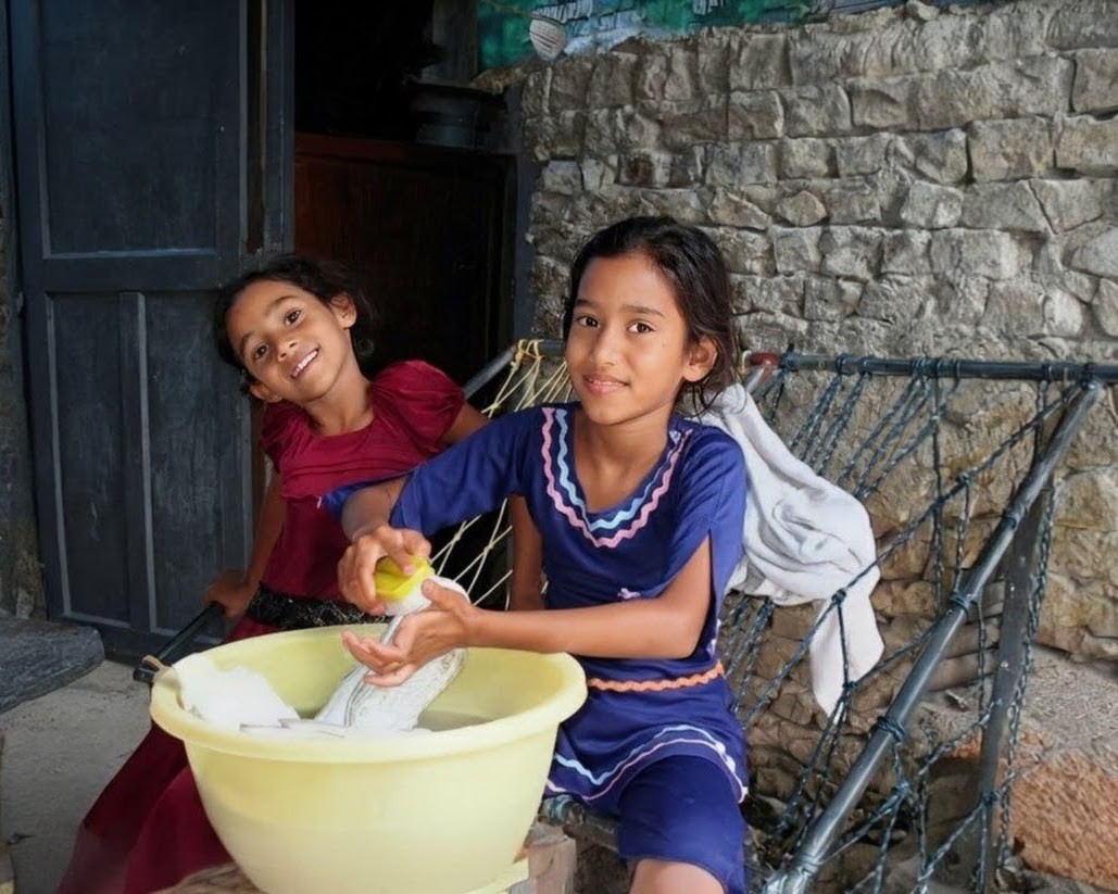 ahmedzahid's tweet image. Revisitng these street scenes of Hinnavaru island. 🥲