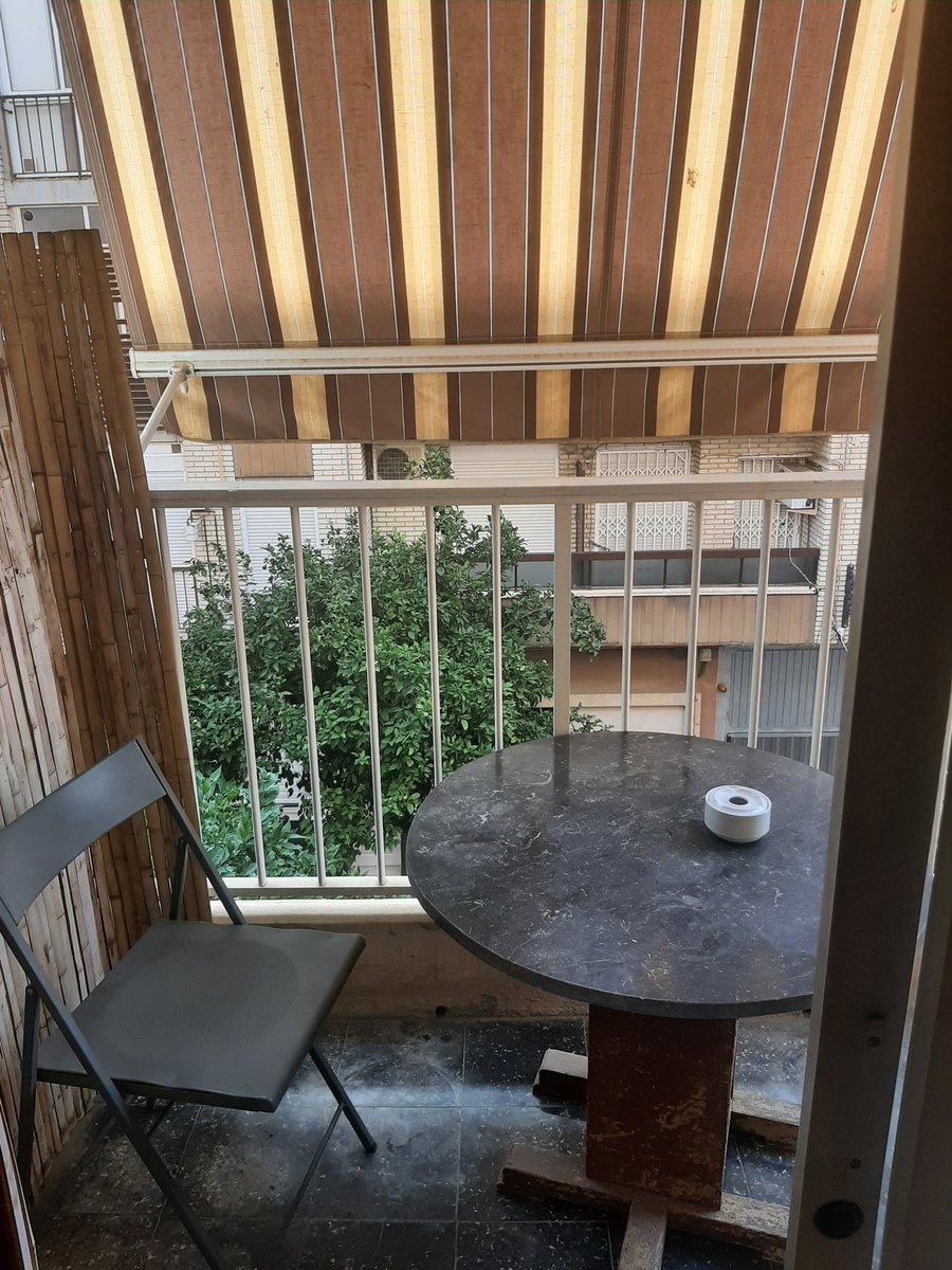 EduMcGuinness's tweet photo. Se alquila habitación con balcón en mi piso, piso de fumadores, en Valencia en C/Floresta, 350€ de cara a septiembre, se agradece difusión. TLF 617407101 https://t.co/KV2KpUJla5