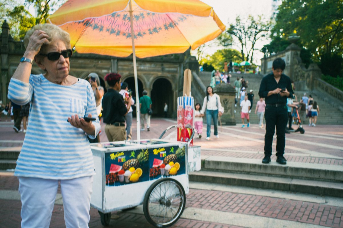 I have a light box tweet media